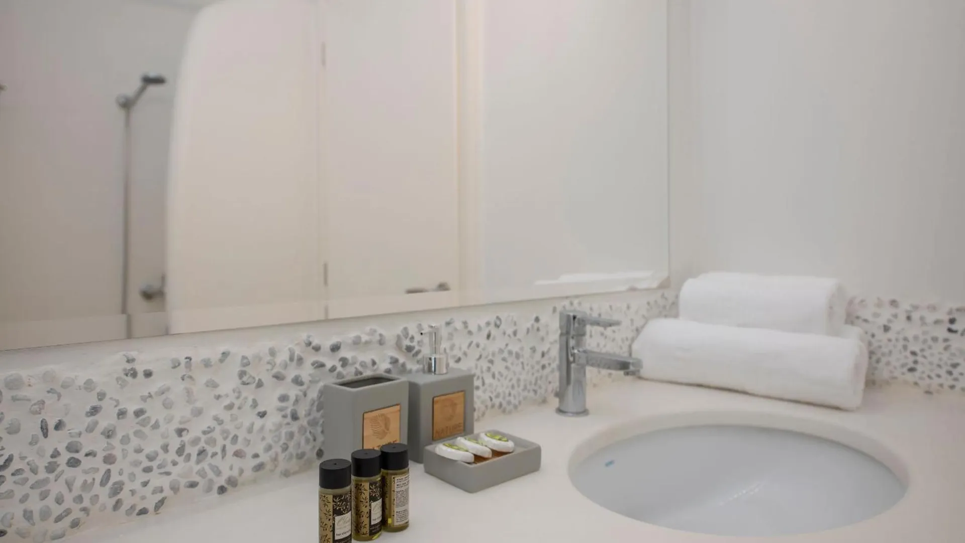 Tatiana Villa & Apartments Klouvas